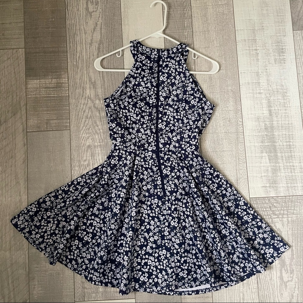 Girls dress Blue and white floral pattern, size extra small, good condition